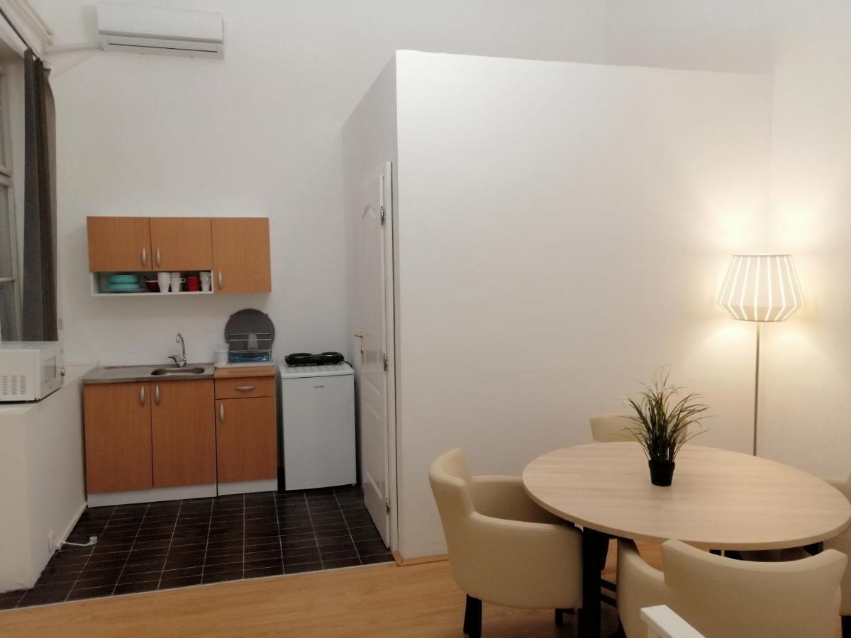 Filinhome Zmaj Jovina Suite โนวีซาด ภายนอก รูปภาพ