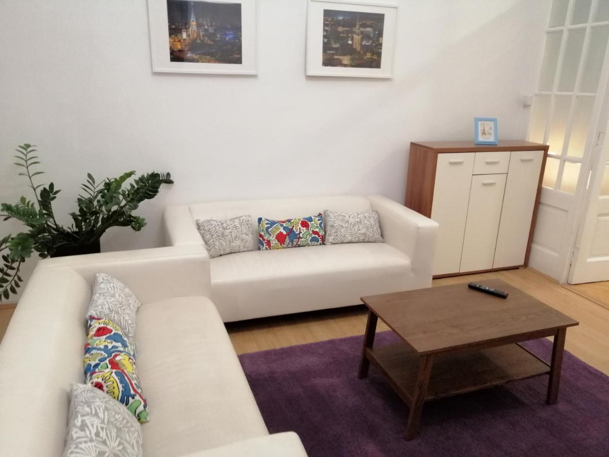 Filinhome Zmaj Jovina Suite โนวีซาด ภายนอก รูปภาพ