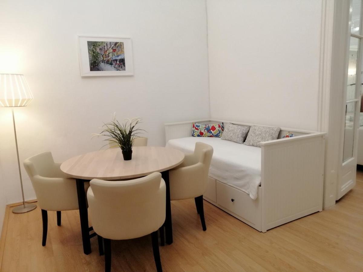 Filinhome Zmaj Jovina Suite โนวีซาด ภายนอก รูปภาพ