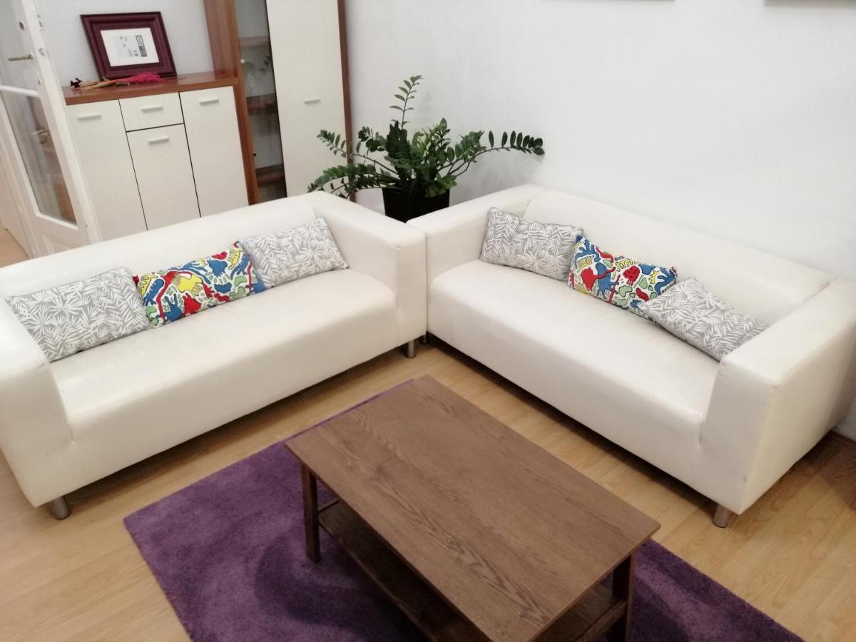 Filinhome Zmaj Jovina Suite โนวีซาด ภายนอก รูปภาพ