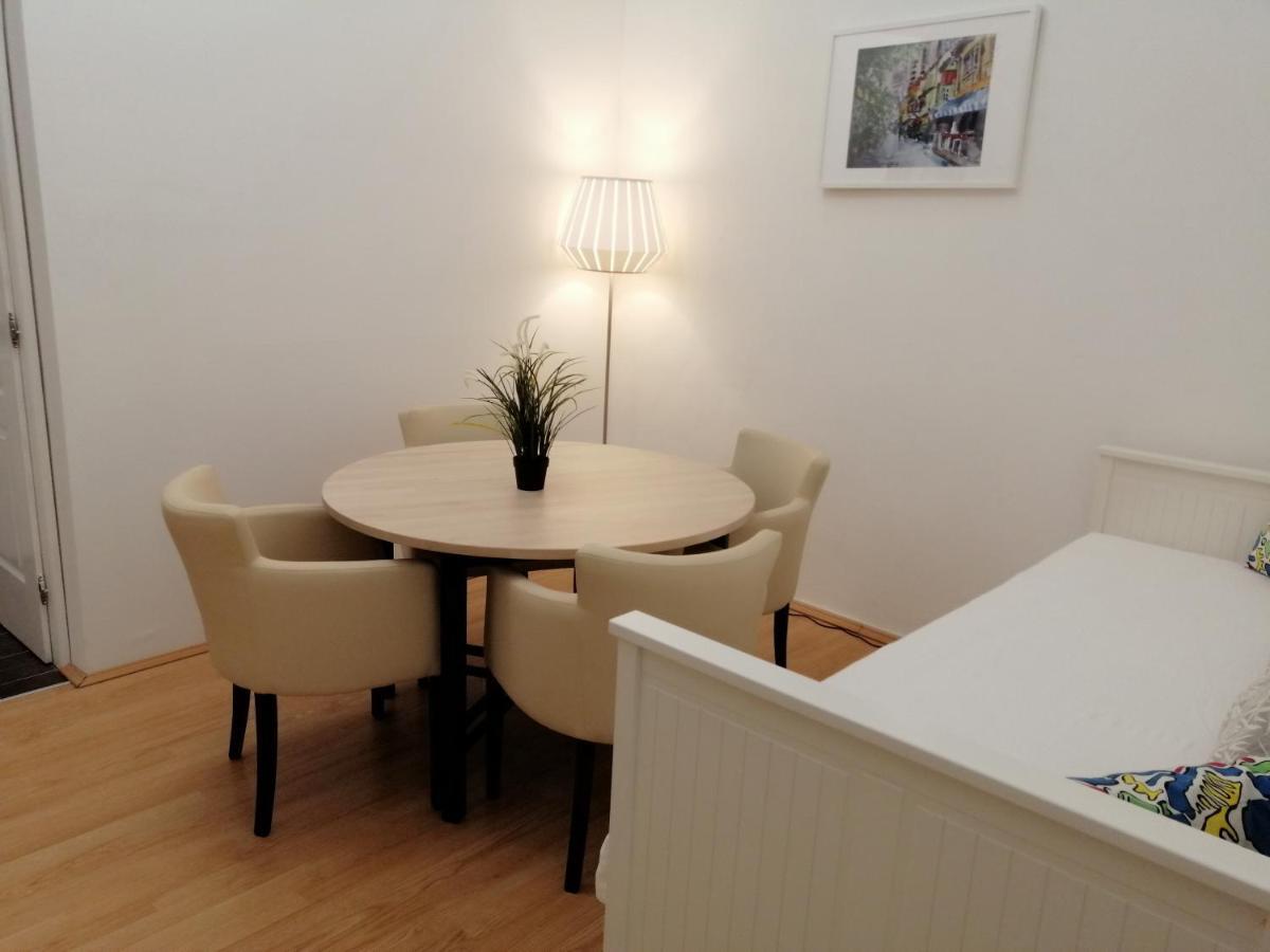 Filinhome Zmaj Jovina Suite โนวีซาด ภายนอก รูปภาพ